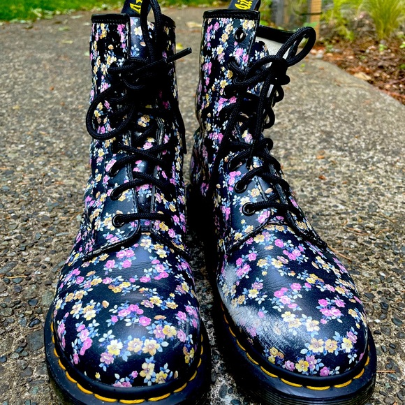 Dr. Martens Shoes - Auth Dr.Marten boots